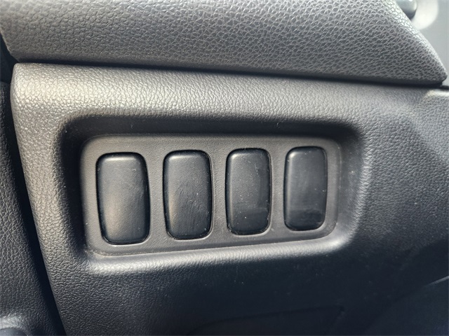 Vehicle image 25 of 32