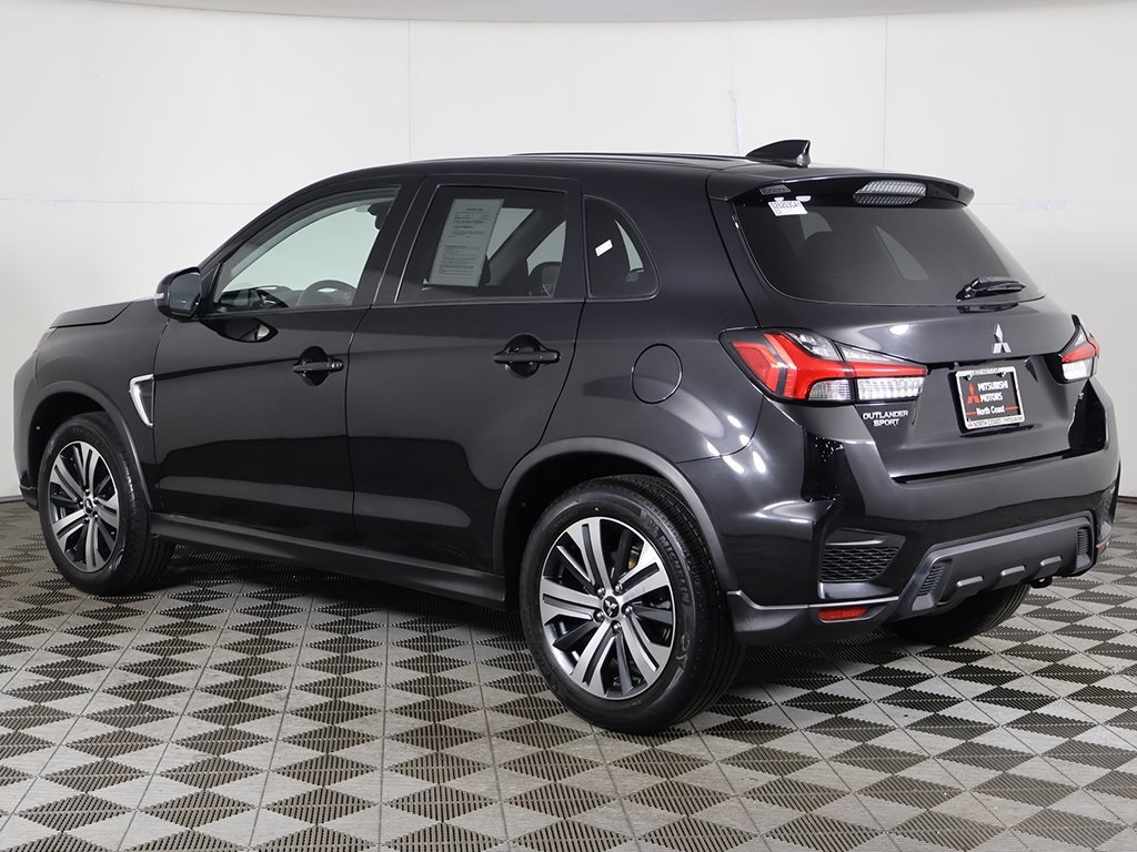Vehicle image 10 of 52