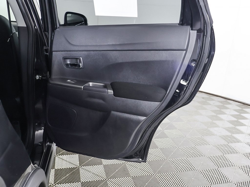 Vehicle image 22 of 52