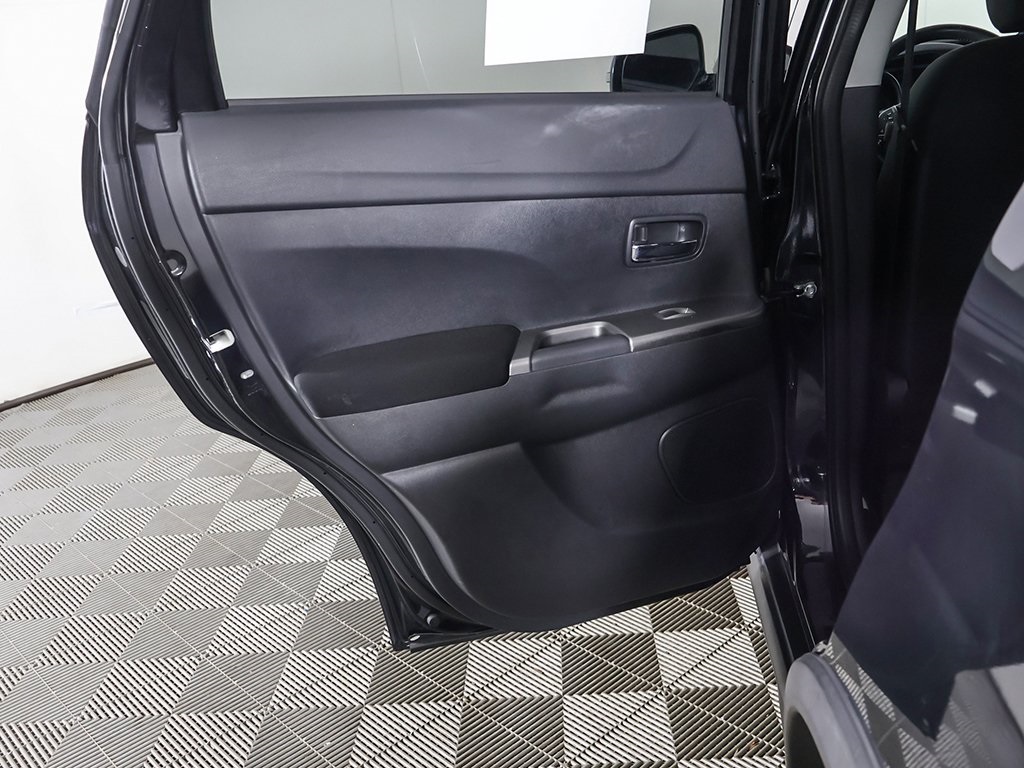 Vehicle image 24 of 52