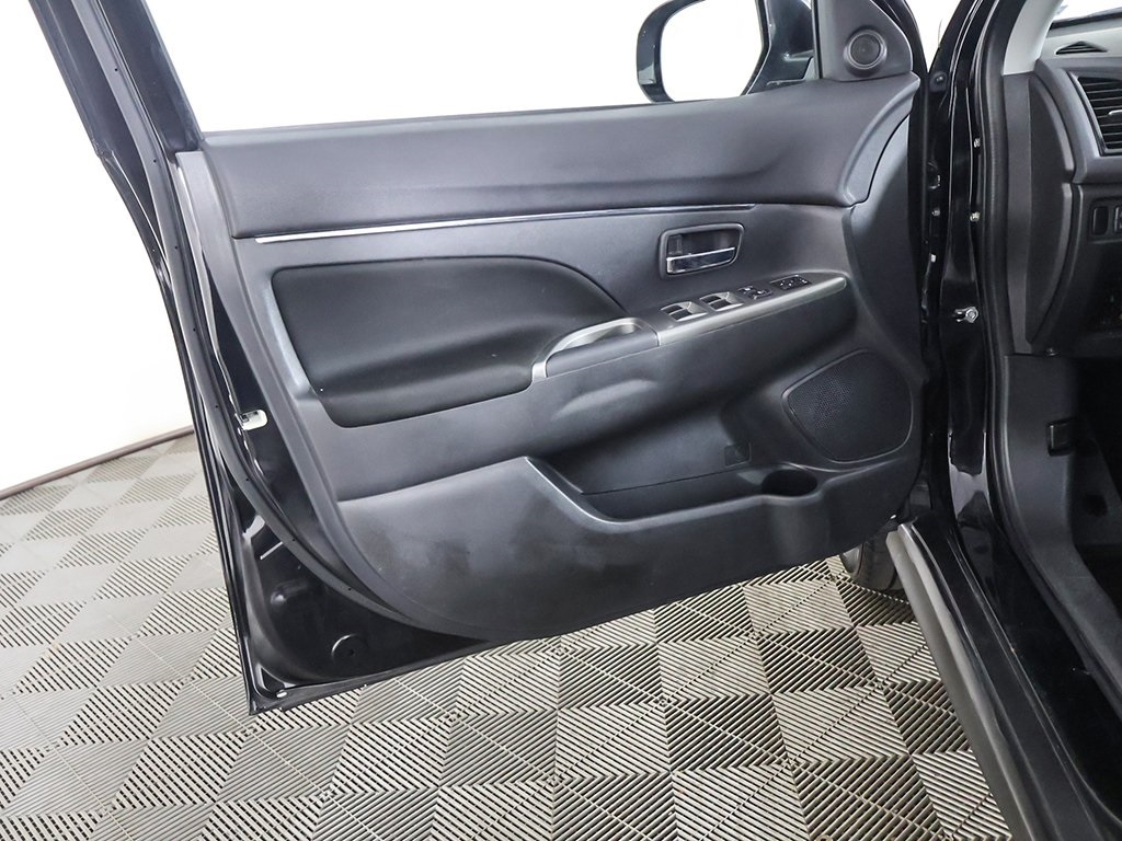 Vehicle image 44 of 52