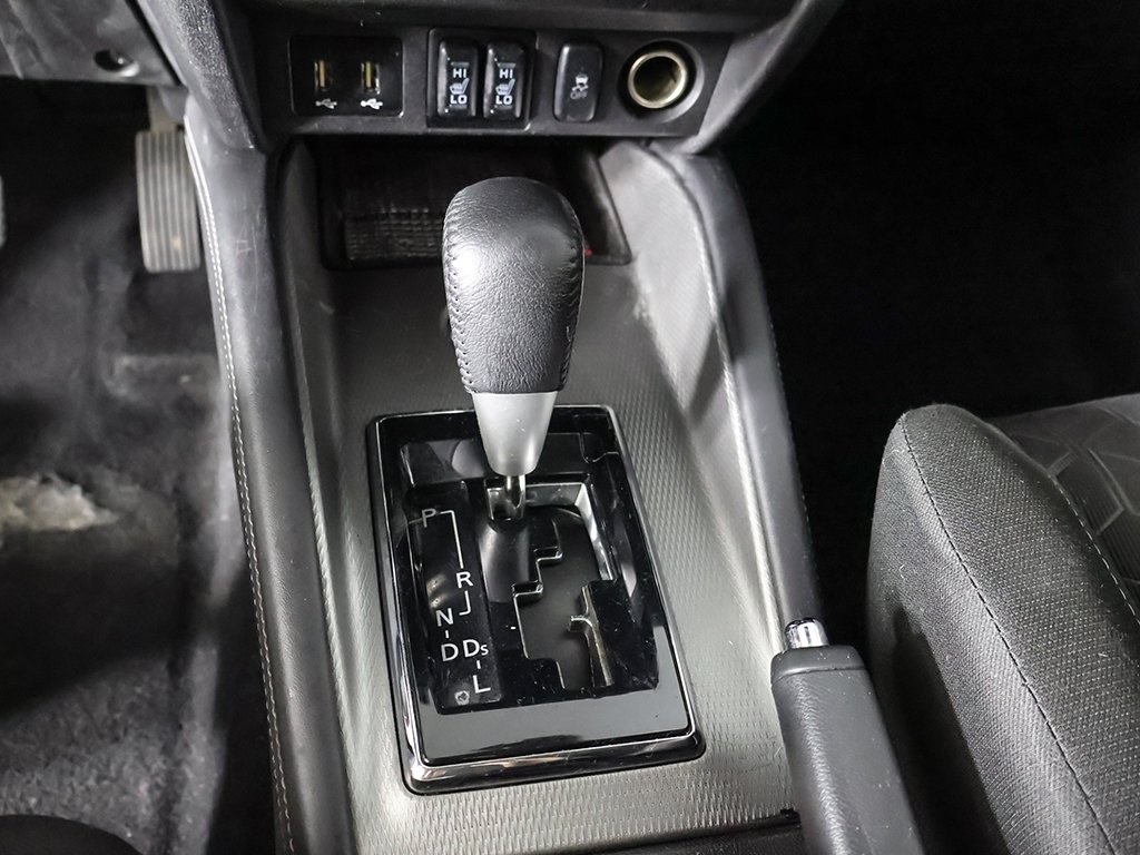Vehicle image 33 of 52