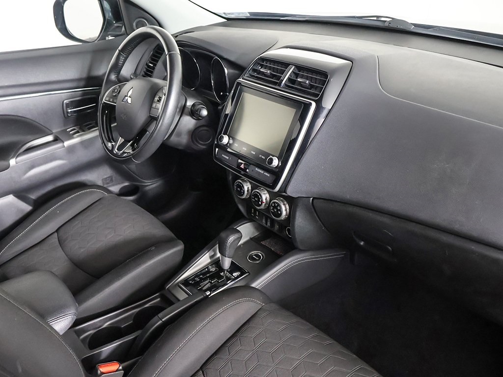 Vehicle image 28 of 52