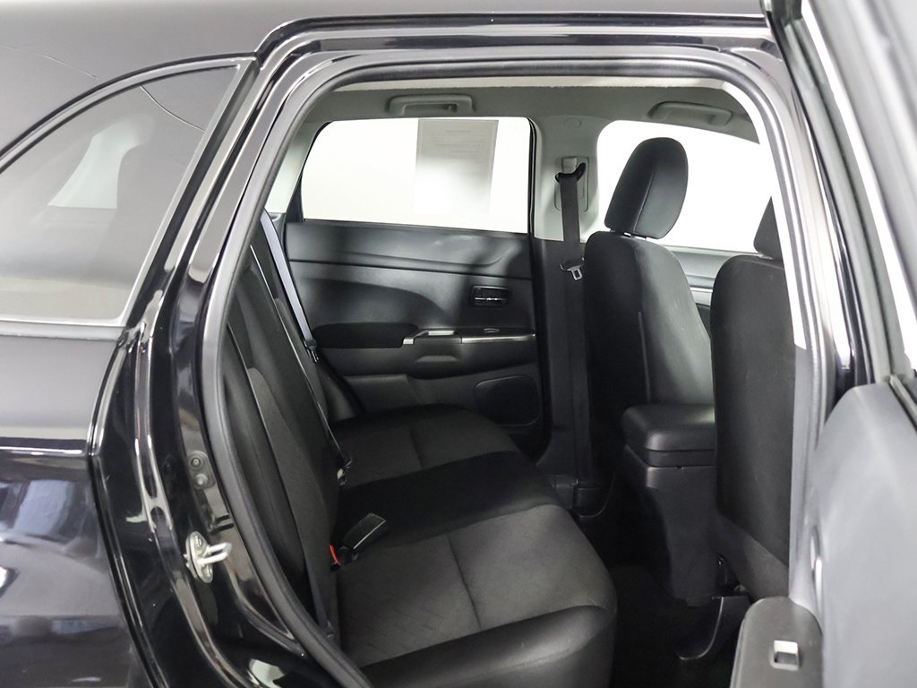 Vehicle image 17 of 52