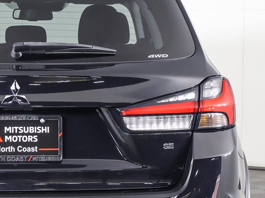 Vehicle image 9 of 52
