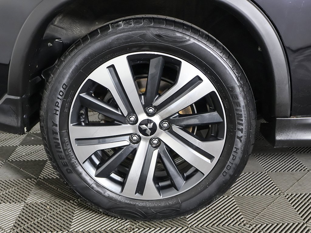 Vehicle image 13 of 52