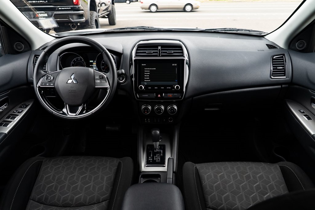 Vehicle image 16 of 27