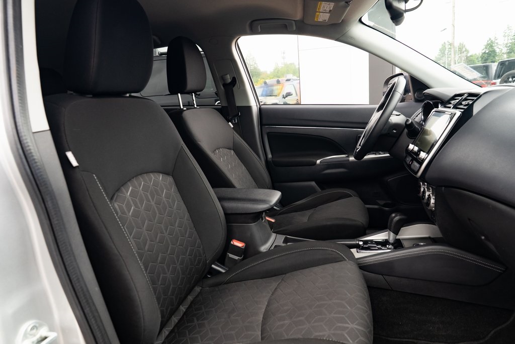 Vehicle image 11 of 27
