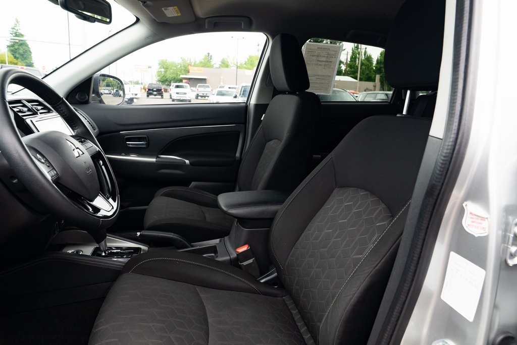 Vehicle image 13 of 27