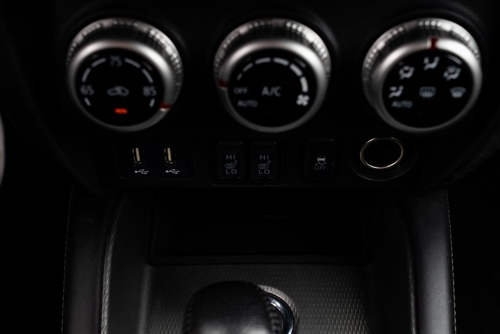 Vehicle image 25 of 27