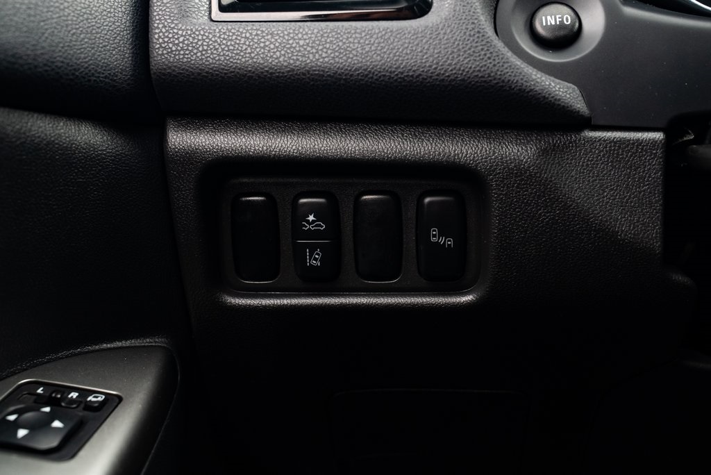 Vehicle image 26 of 27