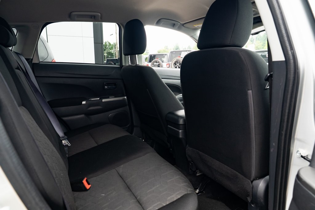 Vehicle image 9 of 27