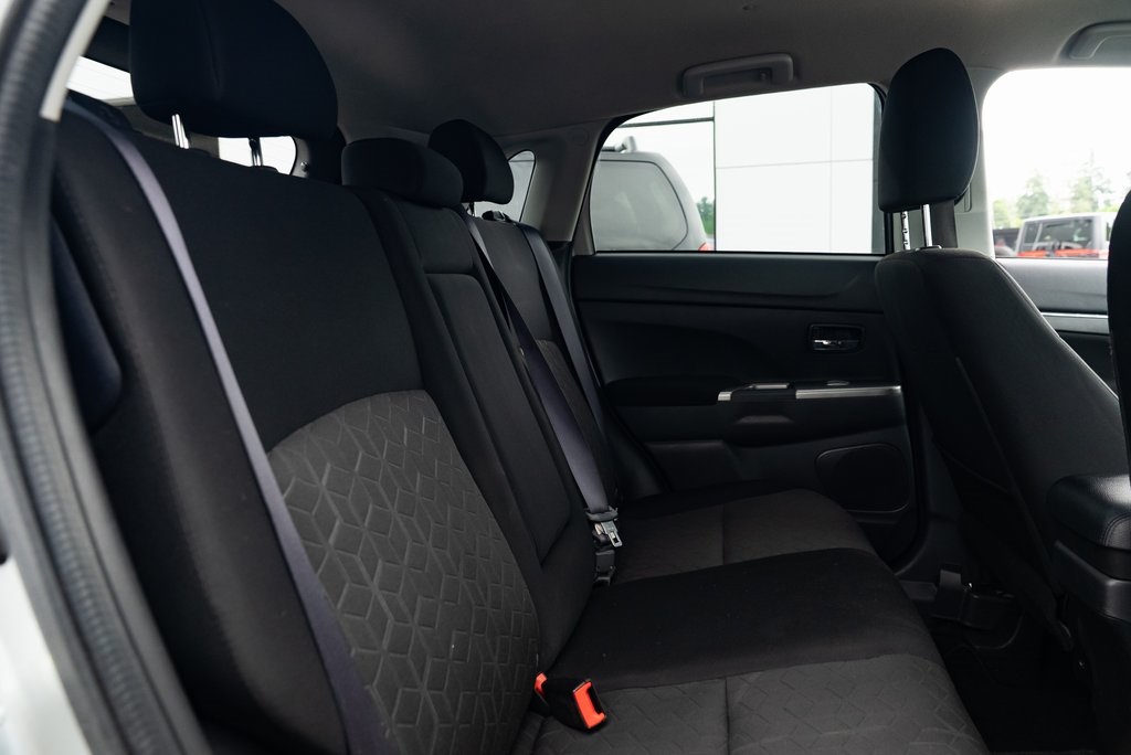 Vehicle image 10 of 27