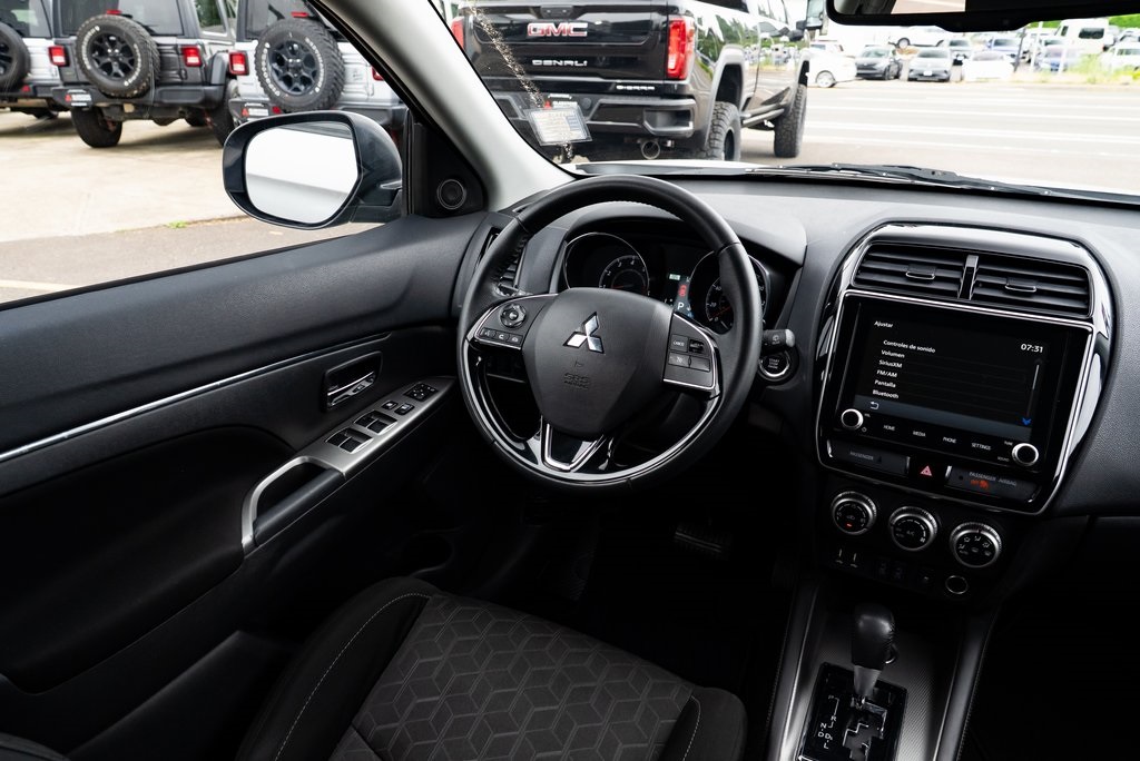 Vehicle image 17 of 27