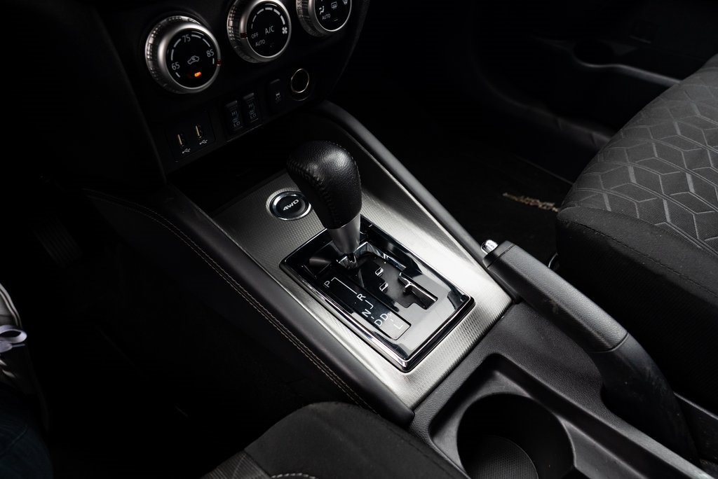 Vehicle image 24 of 27