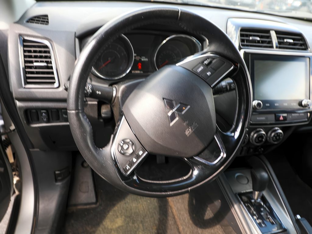 Vehicle image 8 of 14