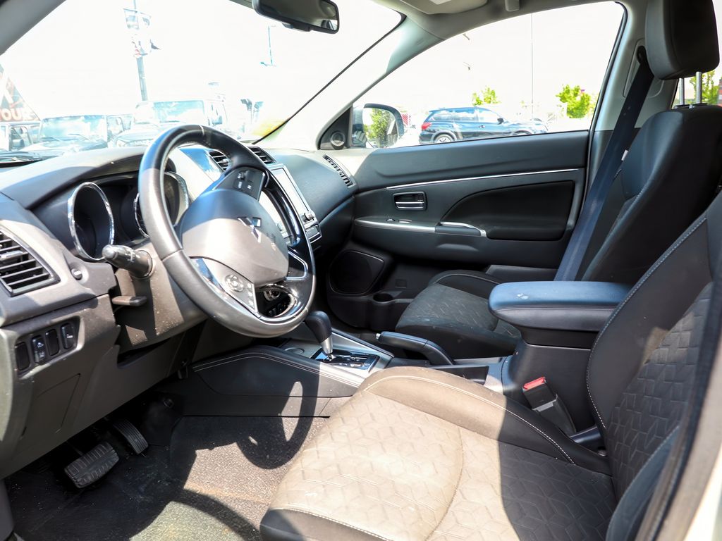 Vehicle image 9 of 14