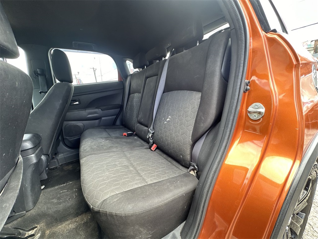 Vehicle image 18 of 21