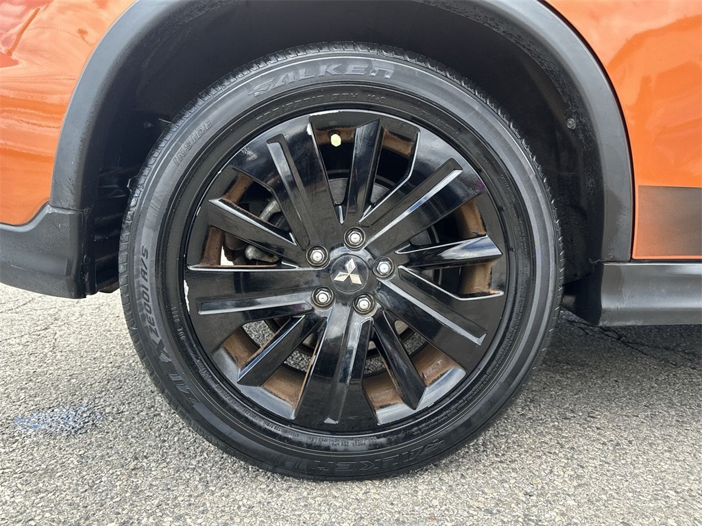 Vehicle image 9 of 21