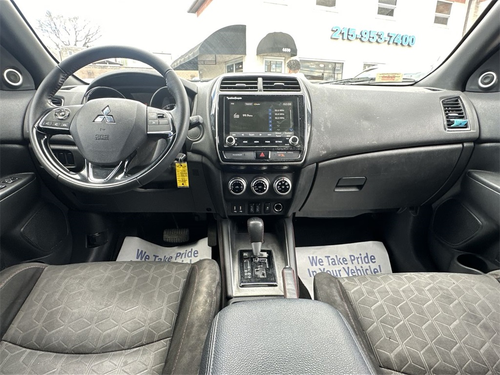 Vehicle image 13 of 21