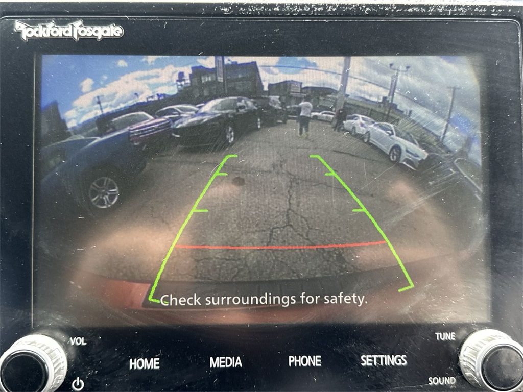 Vehicle image 15 of 21