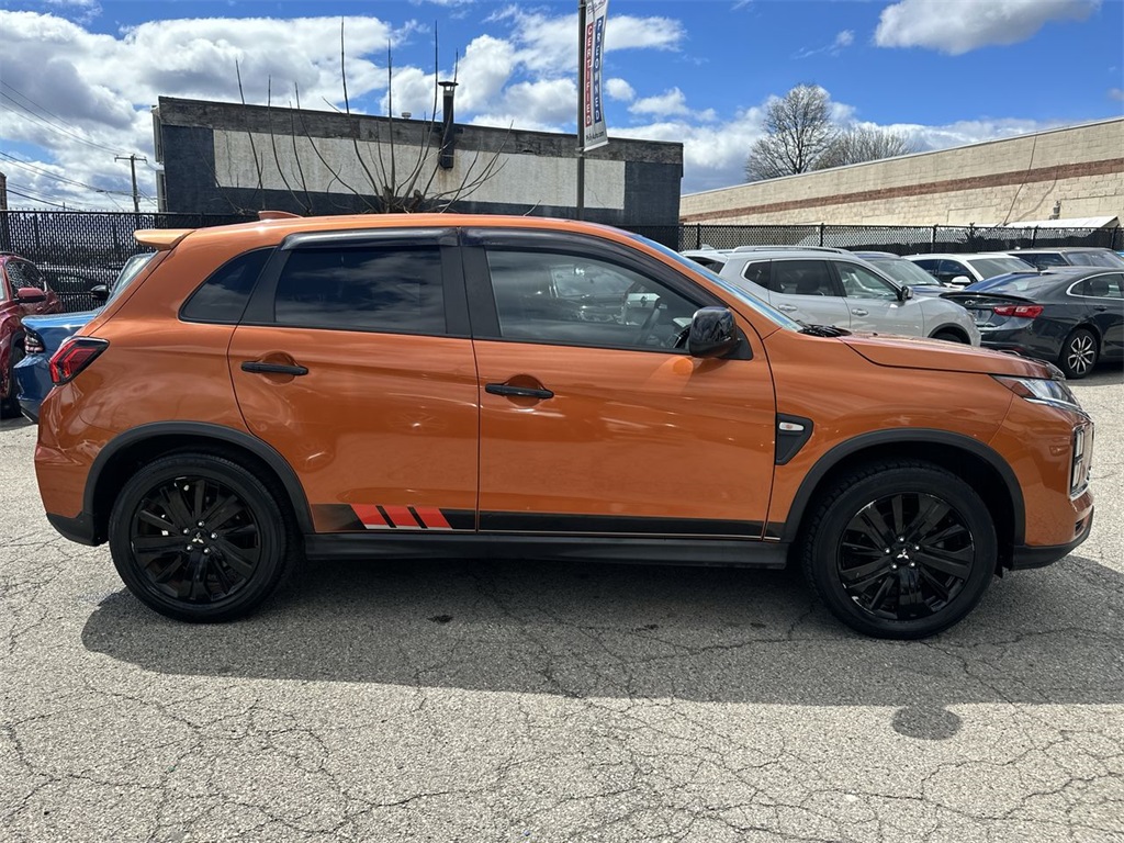 Vehicle image 4 of 21
