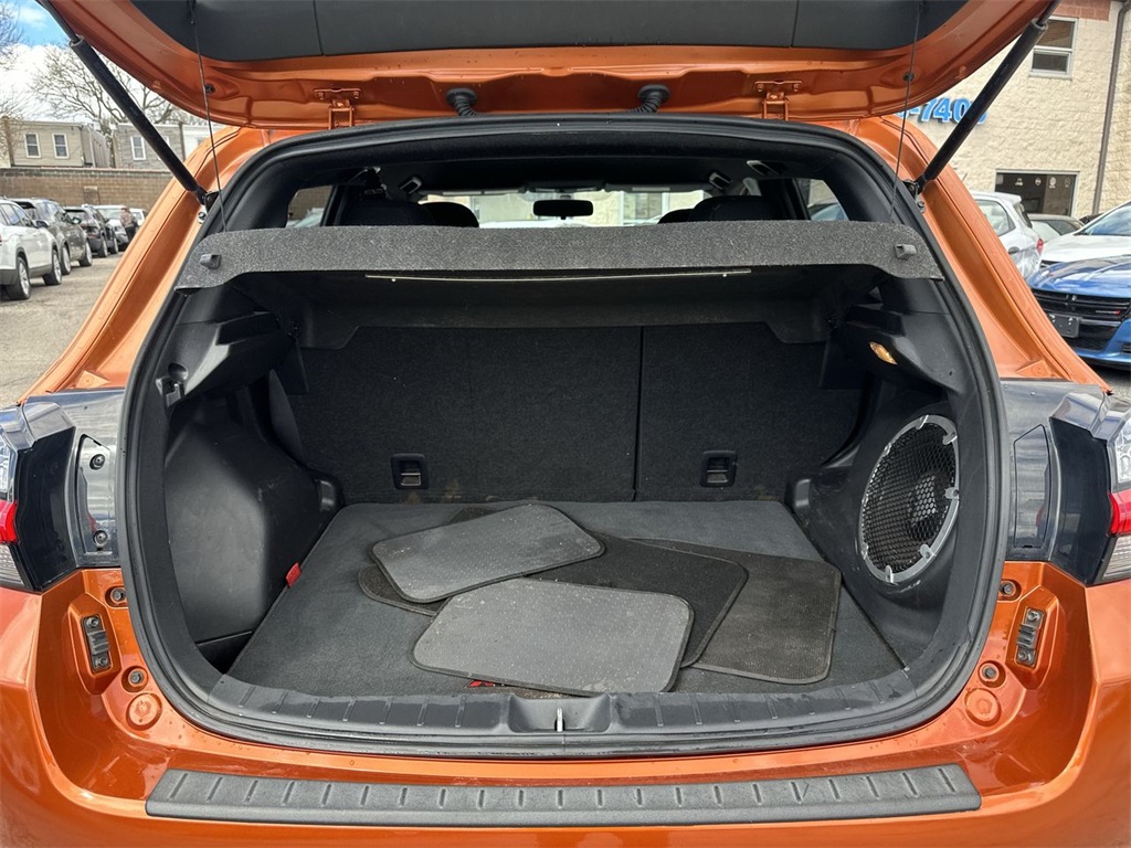 Vehicle image 19 of 21