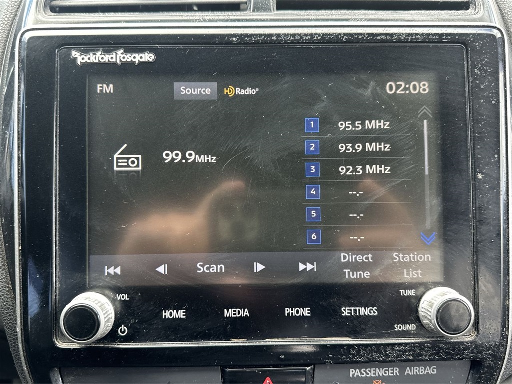 Vehicle image 14 of 21