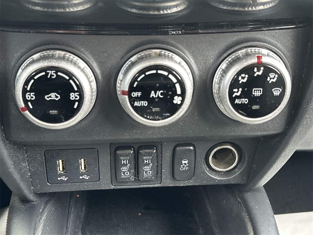 Vehicle image 16 of 21