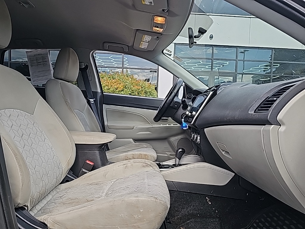 Vehicle image 16 of 33