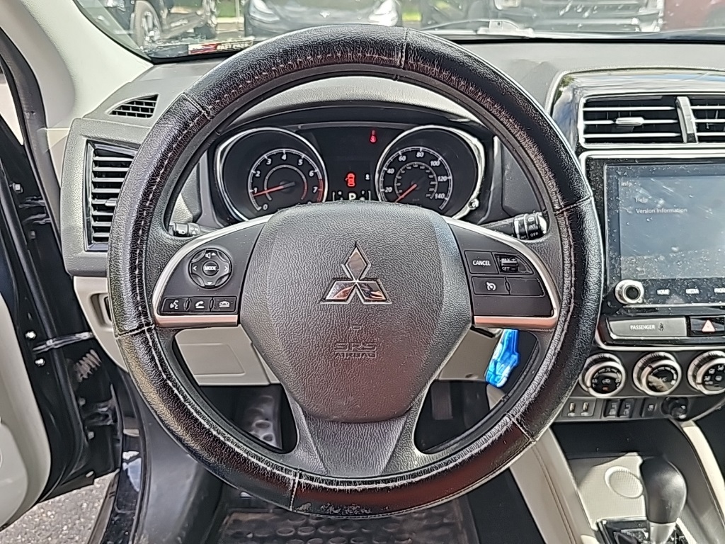 Vehicle image 23 of 33