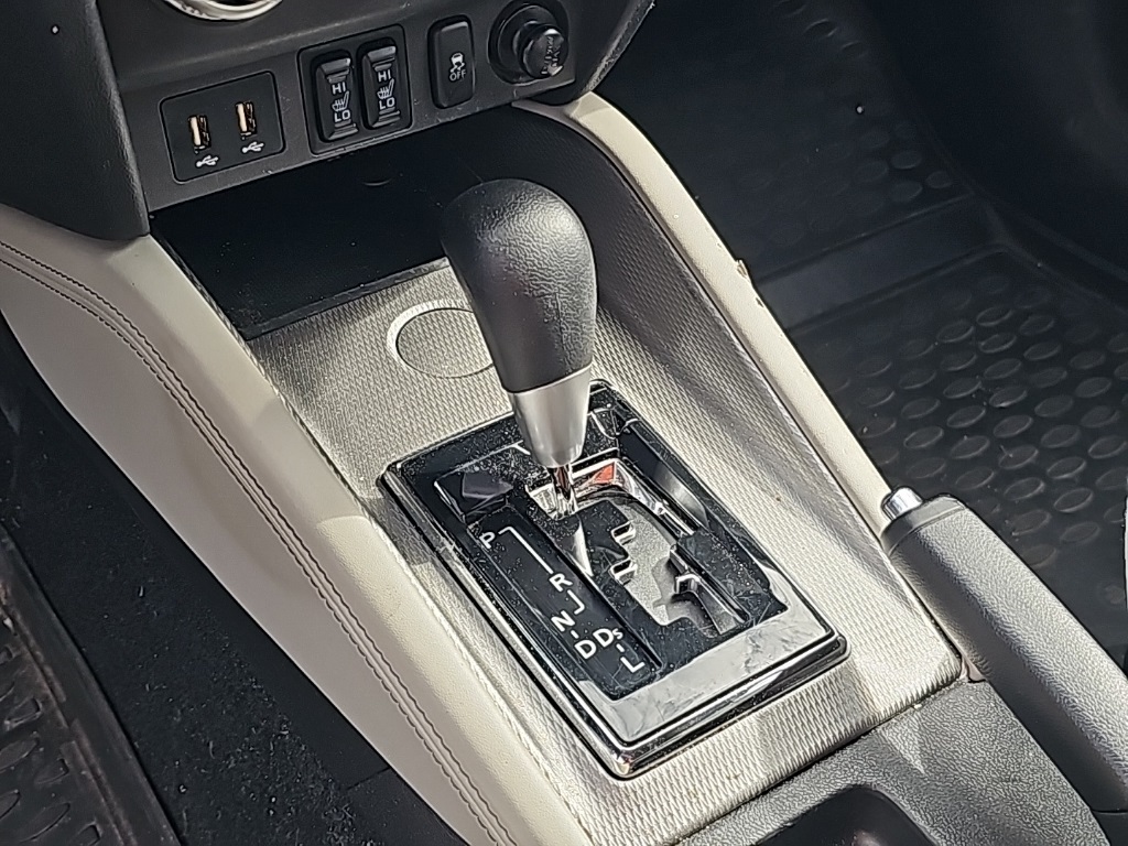 Vehicle image 26 of 33
