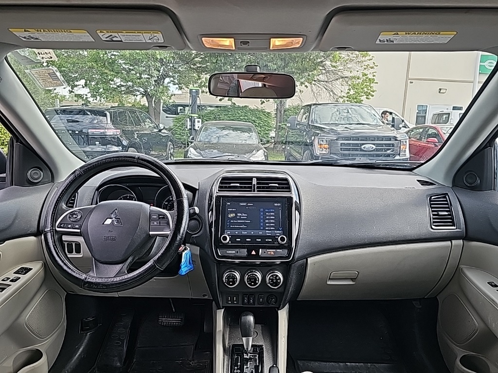 Vehicle image 17 of 33