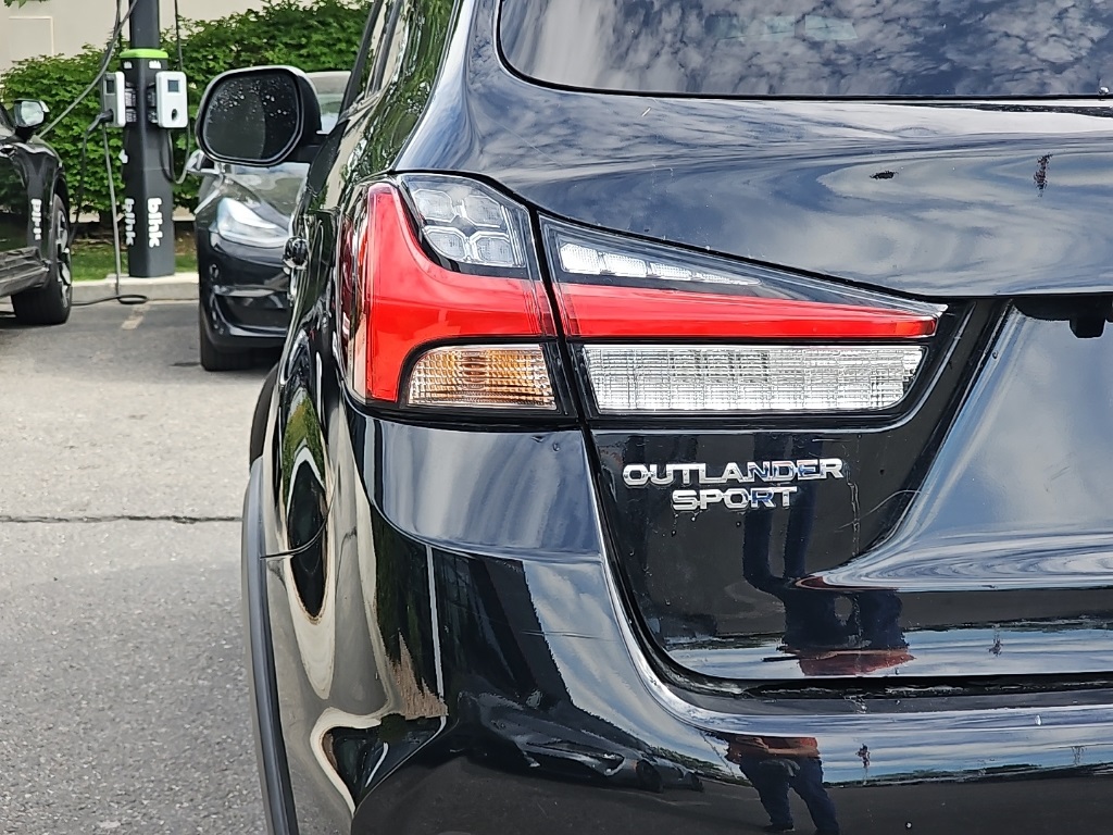 Vehicle image 31 of 33