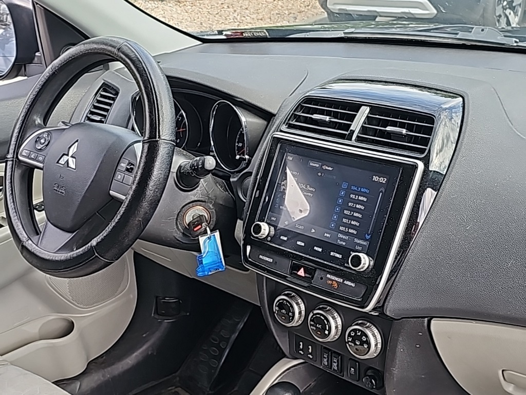 Vehicle image 19 of 33