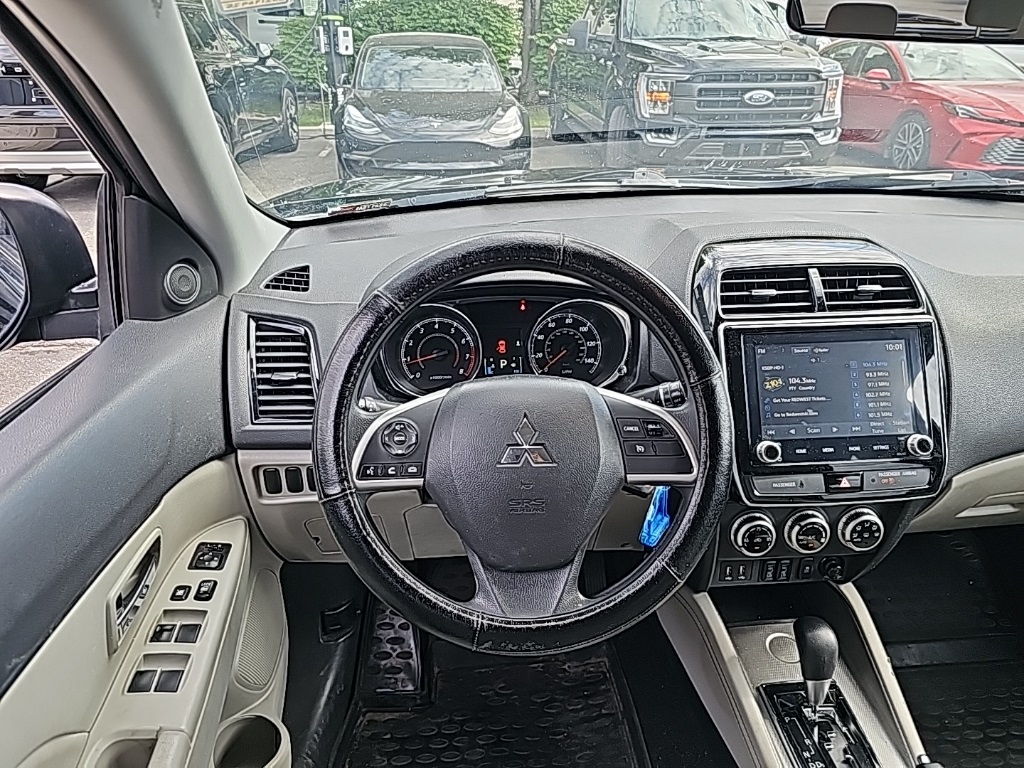 Vehicle image 18 of 33