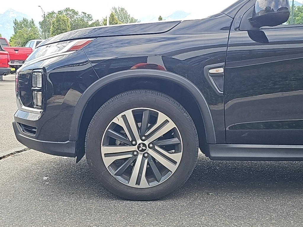 Vehicle image 9 of 33