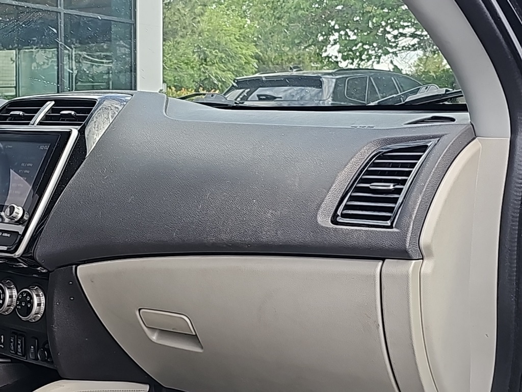 Vehicle image 20 of 33