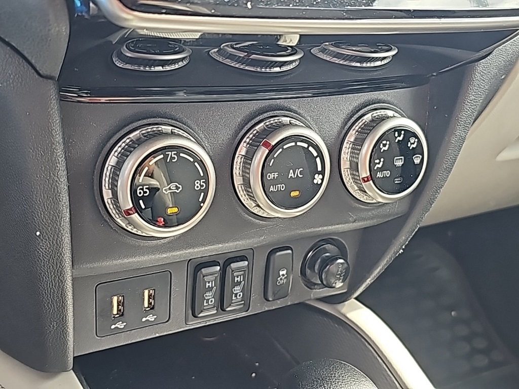 Vehicle image 28 of 33