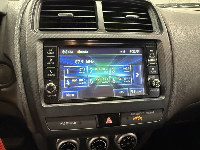 Vehicle image 13 of 24