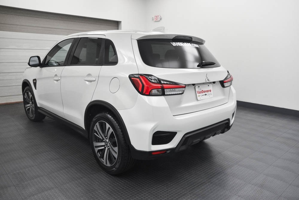 Vehicle image 6 of 23