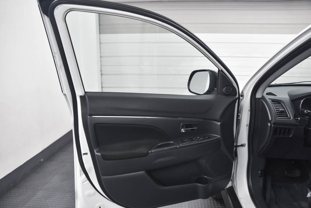 Vehicle image 13 of 23