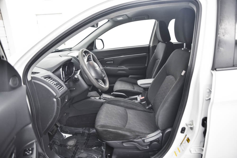 Vehicle image 11 of 23