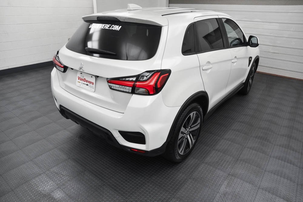 Vehicle image 4 of 23