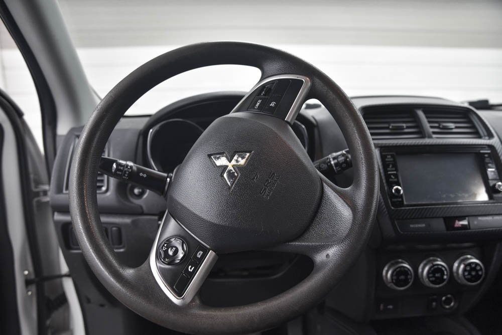 Vehicle image 16 of 23
