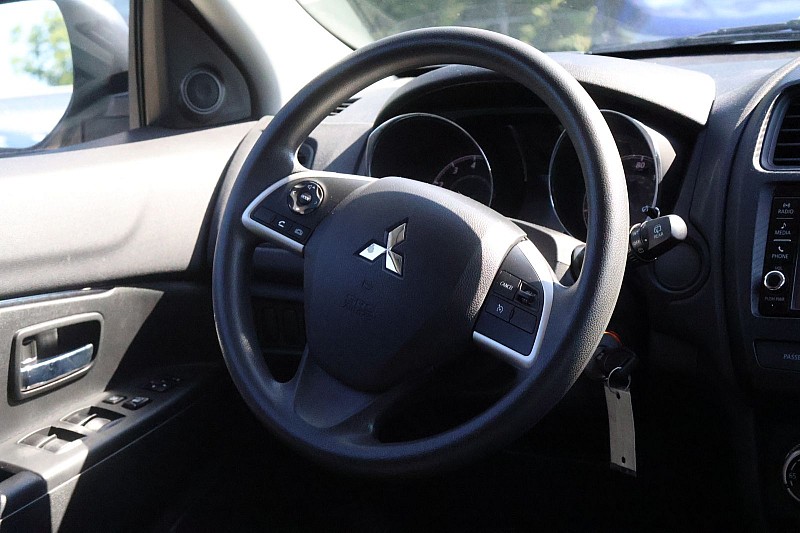 Vehicle image 17 of 24