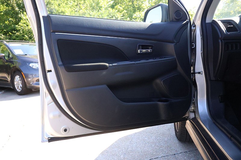 Vehicle image 14 of 24