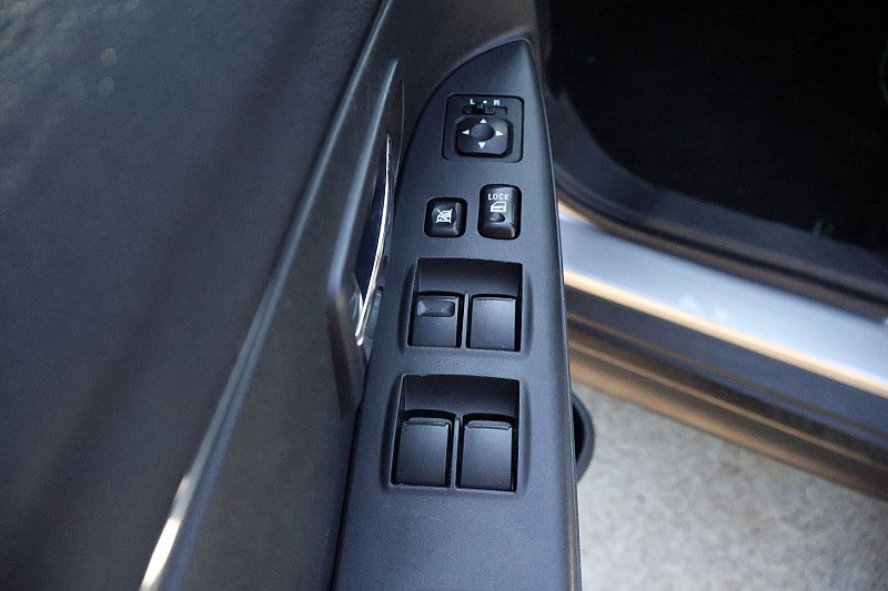 Vehicle image 23 of 24