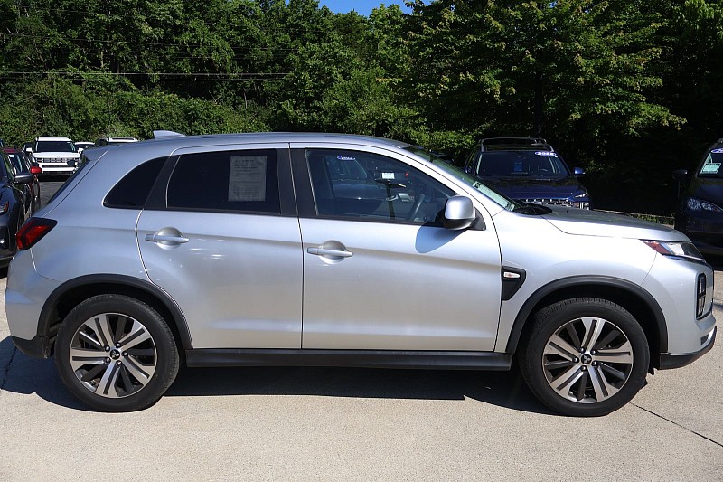 Vehicle image 4 of 24