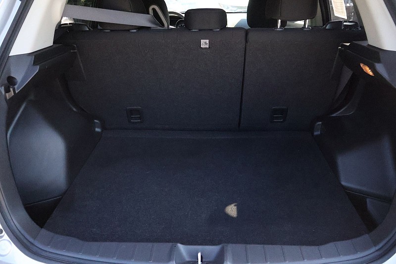 Vehicle image 10 of 24
